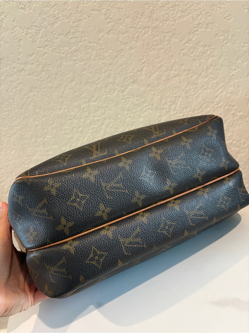 Louis Vuitton Reporter PM
Brown Monogram Crossbody Bag - Picture 4 of 15